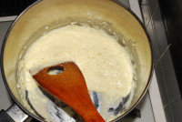 小麦粉をバターで炒める
